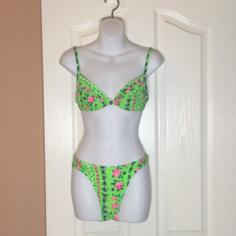 SALE! Victoria’s secret floral bikini size S, 34A